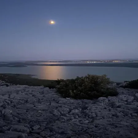 Near Biokovo Mountains מאקרסקה