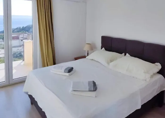 Near Biokovo Mountains Apartman *